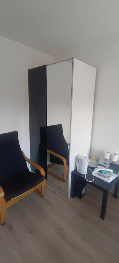 Vishisamarth H8: Convenient City Stay with Amenities Manchester Exterior photo